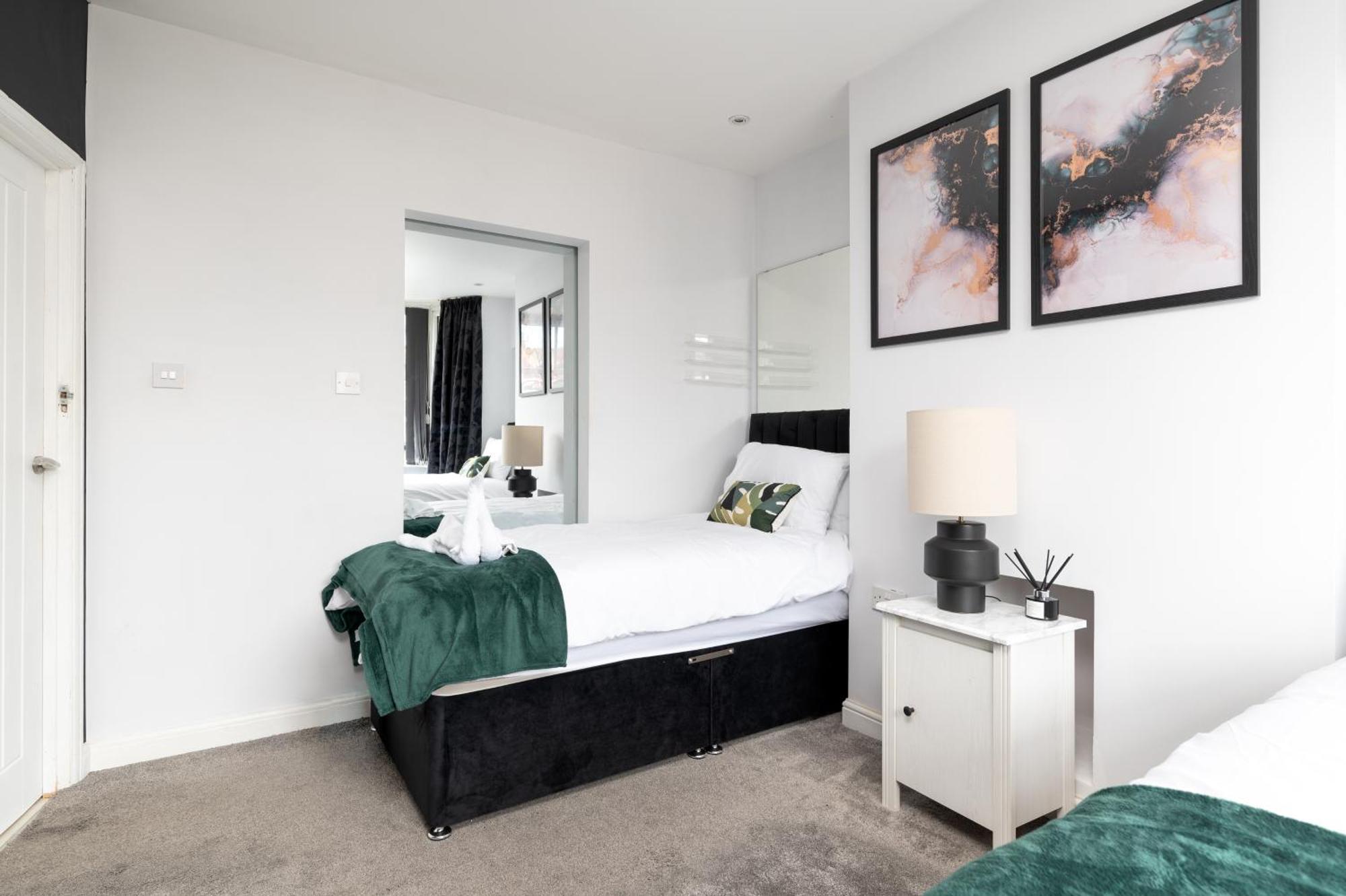 Cosy 2br Bungalow + Parking Apartment Northampton